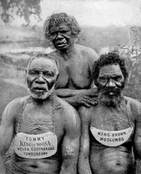Trois Aborigènes des tribus côtières au nord de Brisbane, Australie, 1922