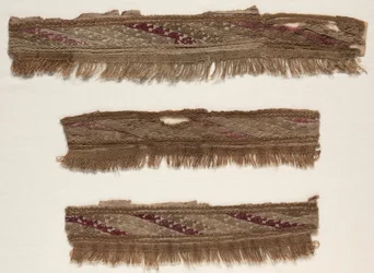 Trois fragments de bordure, vers 1100-1400