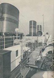 Les trois cheminées du Monarch of Bermuda, le paquebot de luxe Furness Withy, 1937