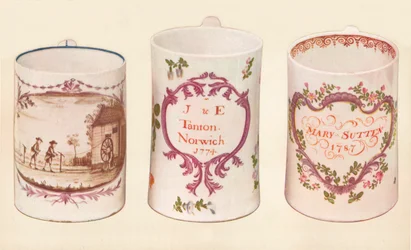 Trois tasses de Lowestoft, 18ème siècle, 1937