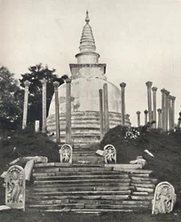 Thuparama Dagoba à Anuradhapura, 1926