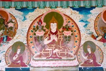 Bouddhisme tibétain; fresque; Lama Tsongkharpa; école Gelug; bonnets jaunes; méditation; diverses postures des mains; mudras; Yongning; Temple de Zhamei; région du lac Lugu Hu; Province du Yunnan; République populaire de Chine; Asie