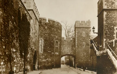 Tour de Londres... Tour sanglante... Tour de Saint-Thomas et Tour de Wakefield, vers 1910