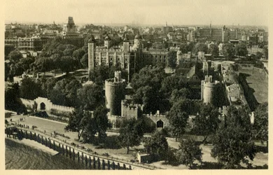 Tour de Londres. Vue générale du sud, c1920