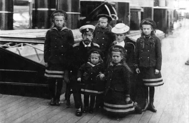 Tsar Nicolas II et Tsarine Alexandra de Russie et leurs enfants
