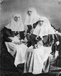 Tsarine Alexandra et grandes-duchesses Olga et Tatiana de Russie, 1914