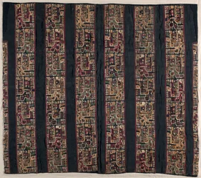 Fragments de tunique avec créature à tête d