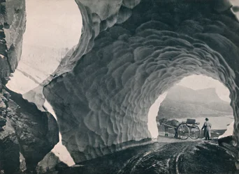 Tunnel à travers la neige, Hauklid Pass, 1914