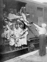Fusiliers turcs en route vers le front en train, 1914