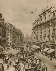 Partie supérieure de Regent Street, Le Paradis des acheteurs londoniens, vers 1935