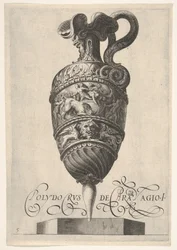 Vase avec masques grotesques, griffons et une frise peuplée par un taureau et des hommes