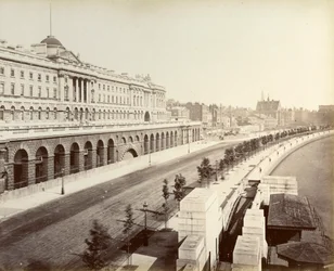 Victoria Embankment, montrant Somerset House, Londres, 1887