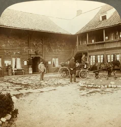 Hôtel Victoria, orné de bois de renne, à Kongsberg, en Norvège sauvage, vers 1905