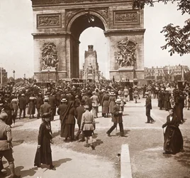 Célébration de la victoire, civils à l