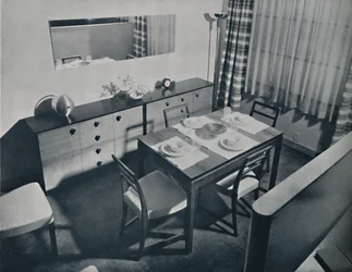Vue dans la salle à manger-salon conçue par Gilbert Rohde, 1936