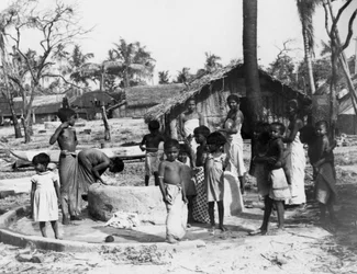 Scène de village, Trincomalee, Ceylan, 1945