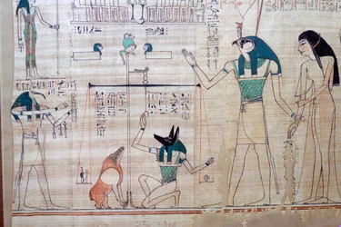 Pesée du cœur du défunt contre la plume de vérité du Livre des Morts égyptien