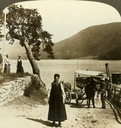Quand le bateau à vapeur du lac arrive à la jetée de Tinoset - vue à travers Tinsjo vers les collines, Norvège, vers 1905