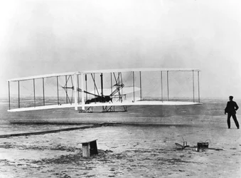 Wilbur et Orville Wright et le premier vol motorisé, Caroline du Nord, 17 décembre 1903