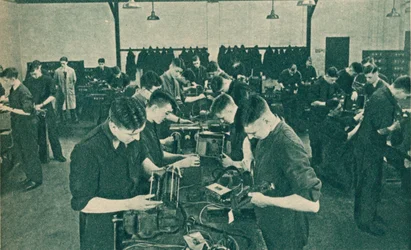 Atelier de mécaniciens opérateurs sans fil, 1940