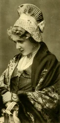 Femme en costume traditionnel, Basse-Autriche, vers 1935