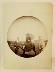 Femme montant un âne