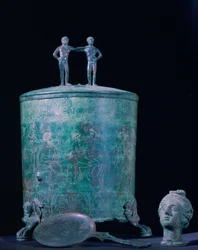 Ciste à parfum en bronze pour femme, période hellénistique, IIIe siècle av. J.-C.