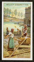 Femmes lavant le métal précieux platine des graviers alluviaux, Oural, Russie, 1916