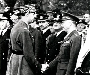 Seconde Guerre mondiale : De Gaulle salue Eisenhower, 1944