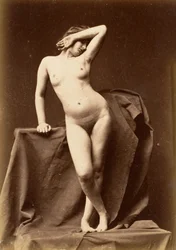 Jeune femme, nue, de face avec la main sur le visage, années 1860