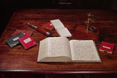 Livres sur le bureau de Charles Darwin
