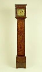 Horloge à long boîtier en noyer de Charles II, par Charles Gretton (fl.1672-1733)