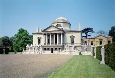 Vue extérieure de la façade Est de Chiswick House, Londres, (1725-29), construite par Lord Burlington, 3ème Comte de (Richard Boyle) (1694-1753)