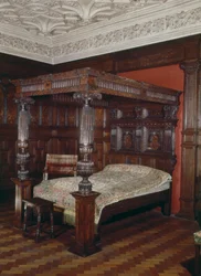 Lit à baldaquin, chêne sculpté, 16e-17e siècle