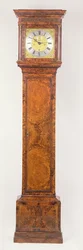 Horloge à long boîtier géorgienne avec boîtier en ronce de noyer, 18ème siècle