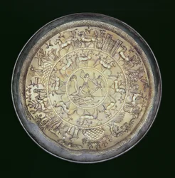 Plat en argent doré de la tombe Bernardini à Praeneste