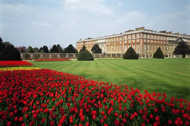 Palais de Hampton Court au printemps