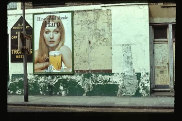 Avoir une blonde fraîche Harp, Kilburn, 1966