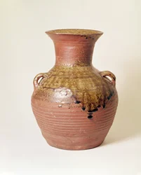 Pot de la dynastie Han (206 av. J.-C.-220 apr. J.-C.). Proto-porcelaine