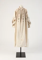 Chemise en lin brodée en blackwork pour homme, 1600s