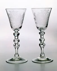 Gobelet à balustre léger de Newcastle avec gravure armoriale hollandaise, XVIIIe siècle