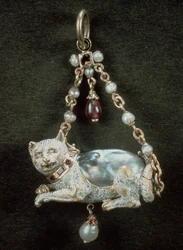 Pendentif chat Renaissance avec perle baroque naturelle