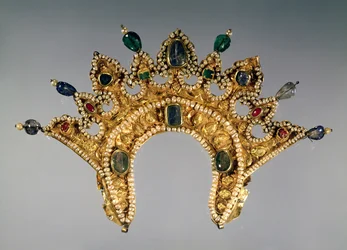 Diadème russe, or serti de perles et de pierres semi-précieuses, début XVIIe siècle