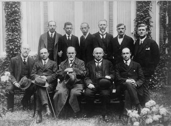Sigmund Freud avec des collègues à un congrès psychanalytique à La Haye, 1920