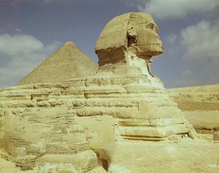 Le Sphinx et la Grande Pyramide de Khéops à Gizeh, Ancien Empire, c.2613-2494 av. J.-C.