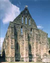 Vue des ruines du dortoir des moines de l