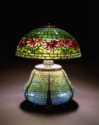 Lampe de table en verre plombé "Poinsettia", vers 1902-1932