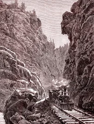 Un train traversant les montagnes du Colorado. États-Unis en 1886