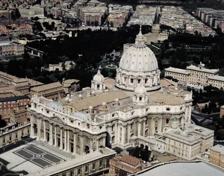 Vue aérienne de la basilique Saint-Pierre, Rome (photo)