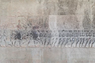 Bas-reliefs sur la galerie sud d